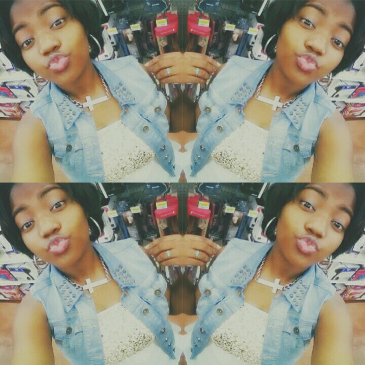 ✋Hold on ! Prepare yourself ! Once you press that button you entering into my world ! It's me Kiana ! So fasten your seat belt and enjoy .     IG: Scorpioooo_16