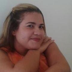 Sorria, embora seu coração esteja doendo
Sorria, mesmo que esteja quebrado
Quando há nuvens no céu
Você vai conseguir