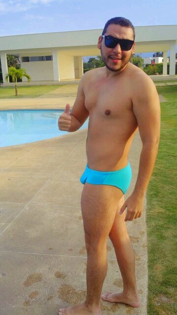 I study foreign languages I'm from Venezuela, loving what I'm doing.. Its just what I want!