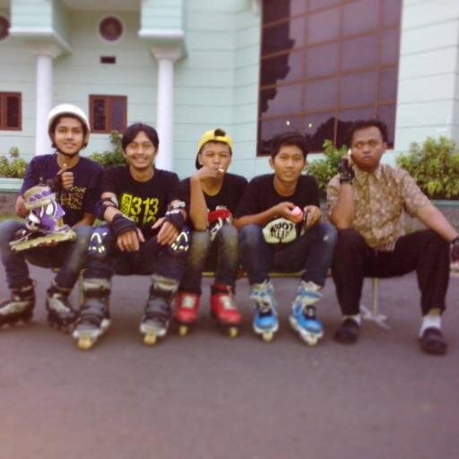 aggressive inline skaters