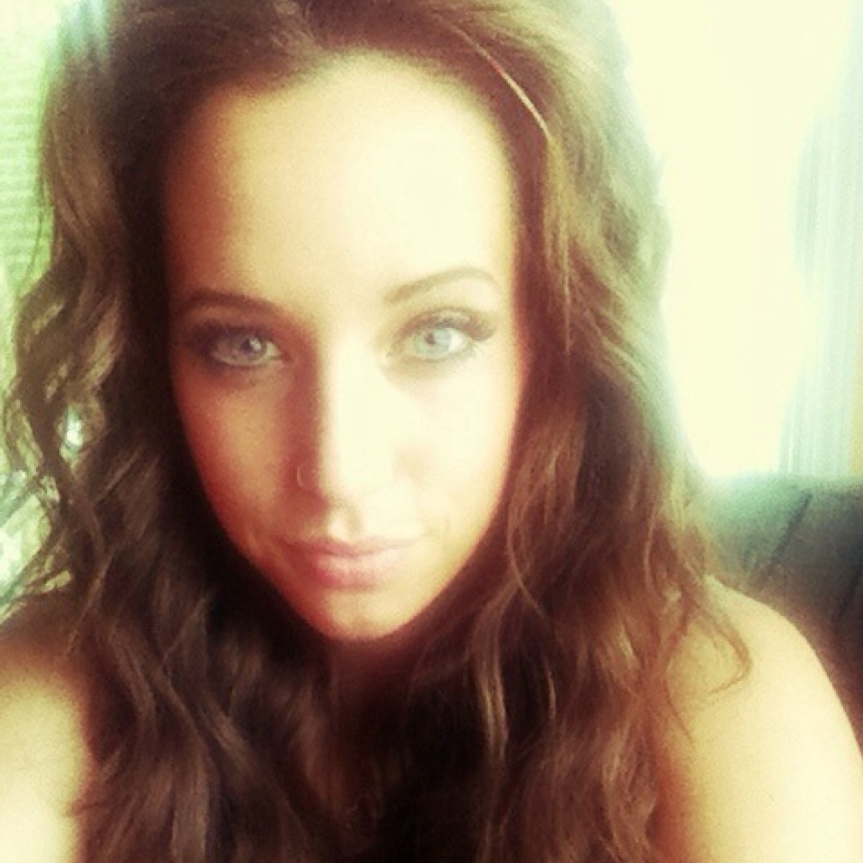 clarebearrz's profile picture. Live simple.