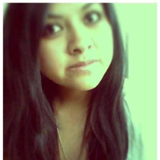 Socióloga enamorada. Libros. Escribir. Reír. Llorar. Soy una persona normal, hasta que entro en confianza. No te conocí, te reconocí. Llevo años soñando contigo