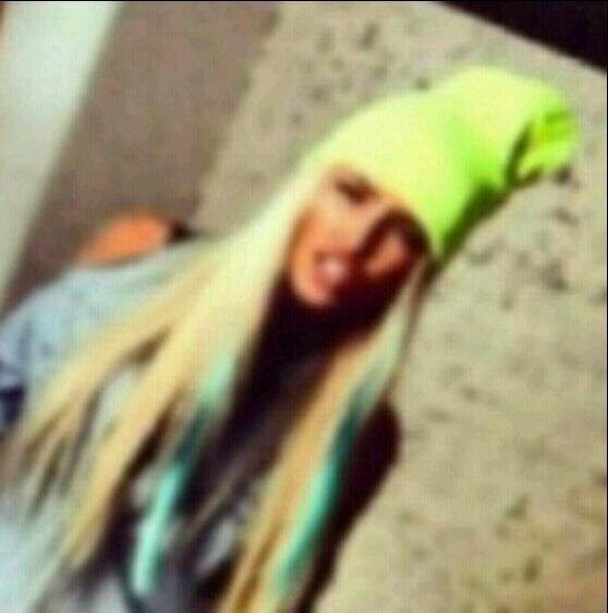 Estthn2ia's profile picture. 