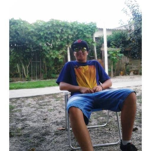 eu amo ele e ele me ama!!! ele não está solteiro ele está cmg, a gente ta junto !!! //natii
