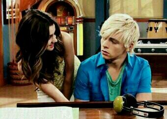 hi im ally.. my friends are austin, dez ,Trish. im a singer & songwriter.  dont touch my book!!.