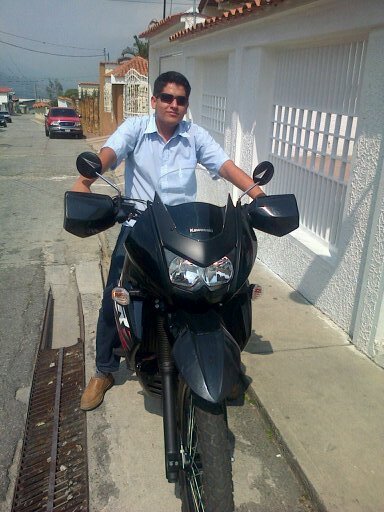 *Sé humilde para admitir tus errores, inteligente para aprender de ellos y maduro para corregirlos. Single:18