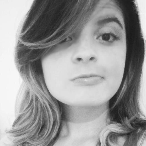 Não quero festa, nem ir pra gandaia. Quero luau, reggae, fogueira e praia  ☮   http://t.co/peBkbFkVKc