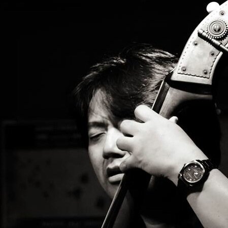 ebinokodomo's profile picture. jazz bassist in Japan honoring stories within music
ジャズベーシスト。音楽の物語を大切にオリジナルジャズを作っています。
ライブラリ次回ライブ2025年12月26土曜日 神保町 月花舎
https://t.co/OXEJ7R1CpW