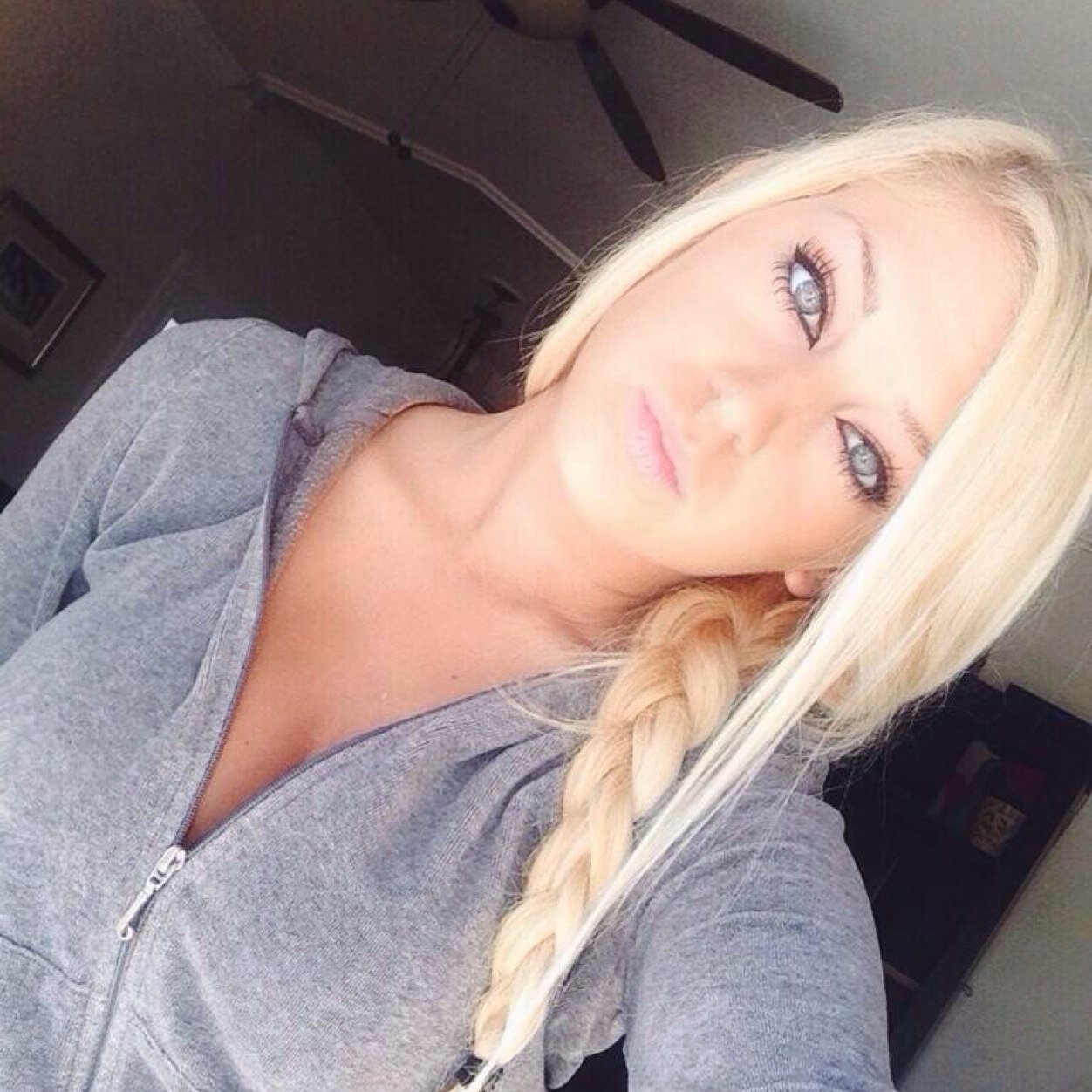 ellybrooke's profile picture. 