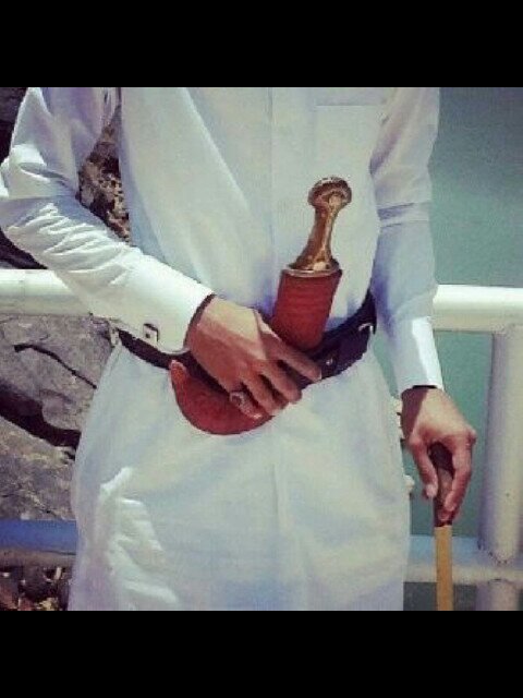 شاعر / كاتب .. ما تفرق المهم أني [ ‏‏لا أقتبس أبدا ]ً ‏تابعني أتابعك ريتويت 5/5    ‎‎‎@a_s_zahrani