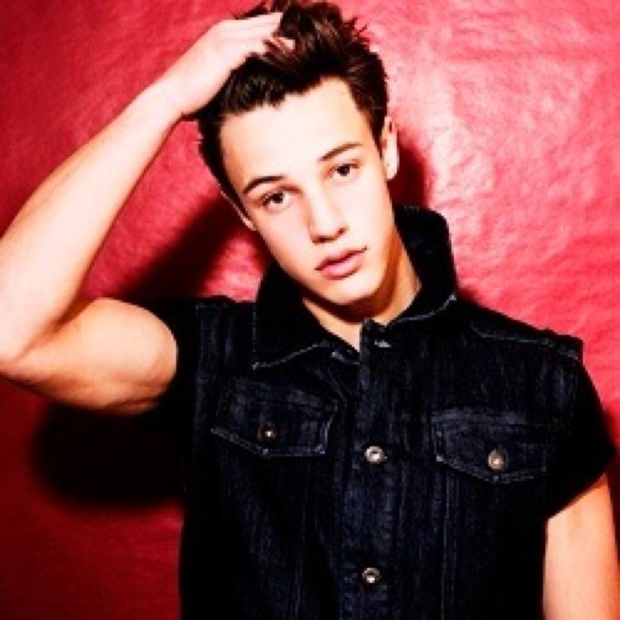 CameronDallasCE's profile picture. Zayummmm you gotta a bae or nah?