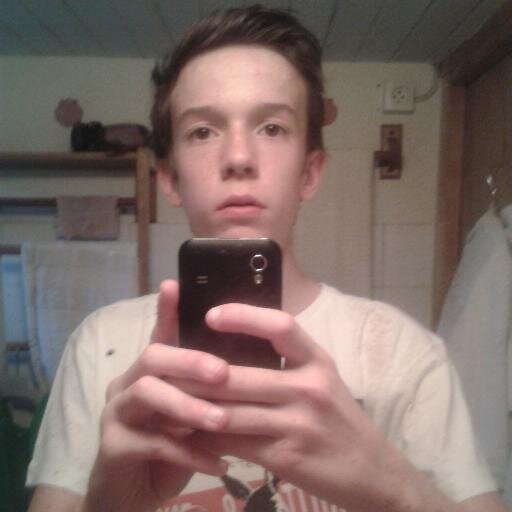 Fais partie de la {PowerTeam} et joue a stars wars the old republique,minecraft,xbox one,ps3,pc :-P