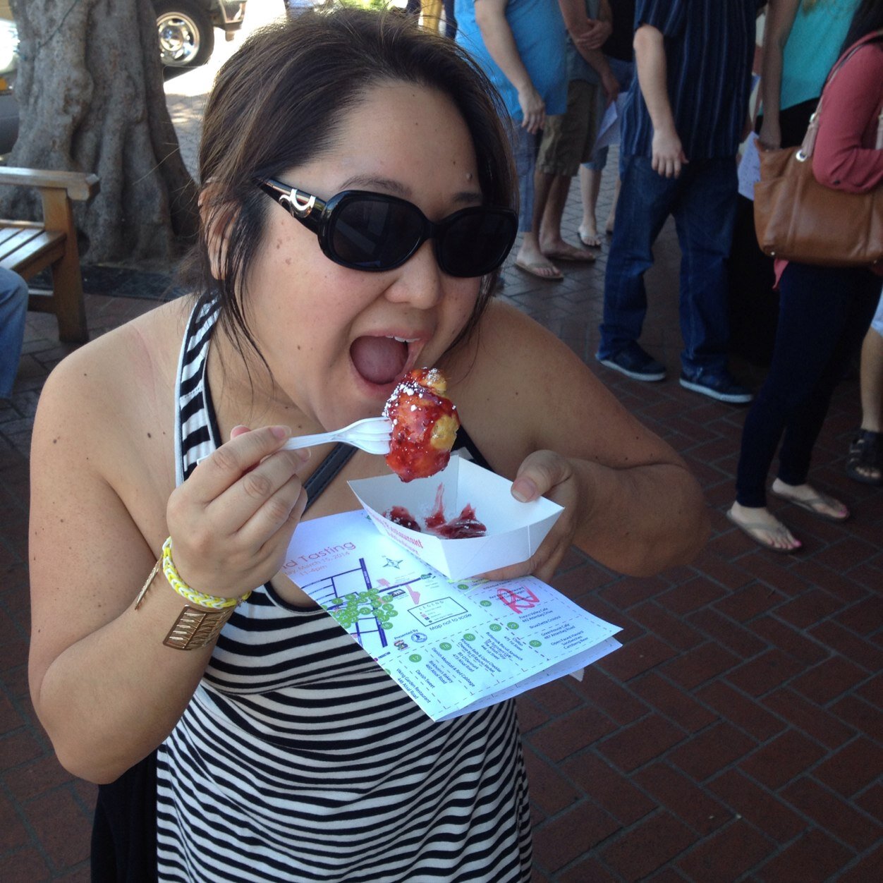 EllenHWong's profile picture. Food before friends.