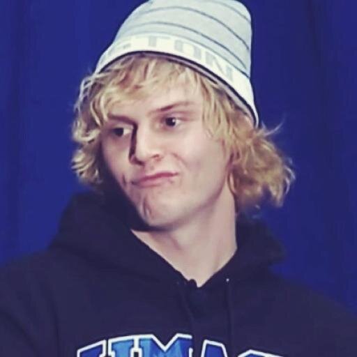 idgiobrien's profile picture. go follow @obrhino even though she isn't cool pLEASE, thanks :)))