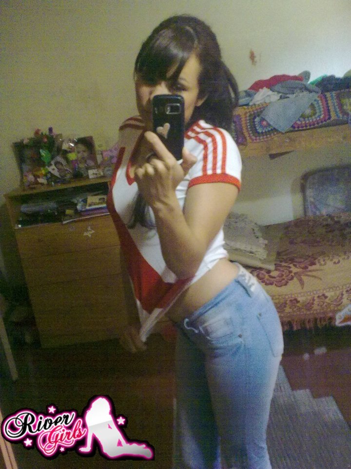 me gusta tomarme muchas fotos, me considero atractiva pero conservo los valores de una familia tradicional!