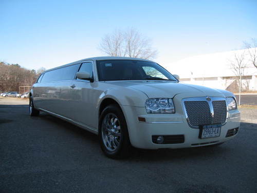 Long Island Limousine Rental is a full service limousine company located in the NY Metro area