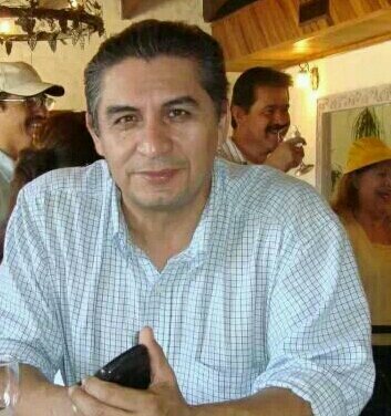 Soy de los que leen pero no cualquier libro, que
cogen bien pero no en cualquier cama y que aman
pero no a cualquier mujer.
