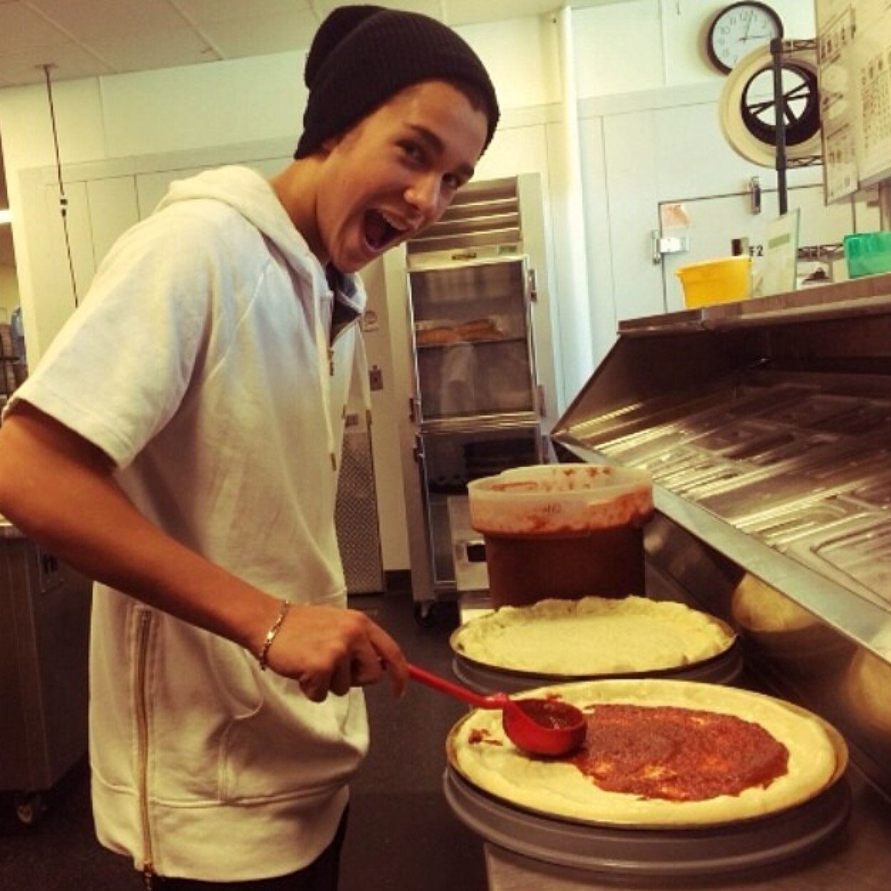 FREE FOLLOW, PLEASE GO FOLLOW @MahoneHamblett ILY