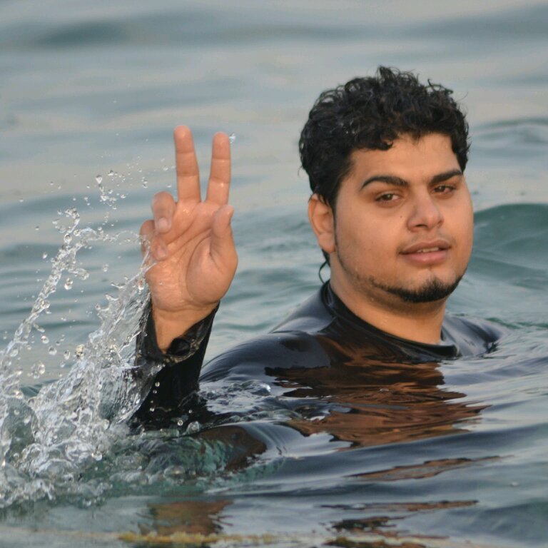 دائما ما اكون متسرع في قرارتي ولاكن ﻻمجال للحقد في قلبي   .
احب كل البشر ولن انسى من احببت يوما
