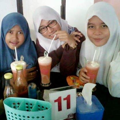 reza_chocostraw's profile picture. 