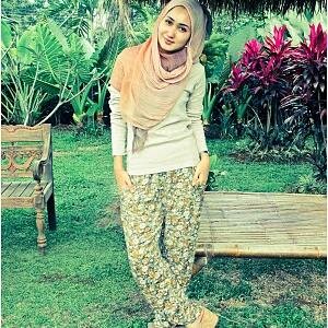 ScarfaStreet2's profile picture. High Quality Beauty Hijab Scarf by @aiiniainii. Fast Respons Contact us: Pin. 27D679AC Sms. Whatsapp. 085755545274