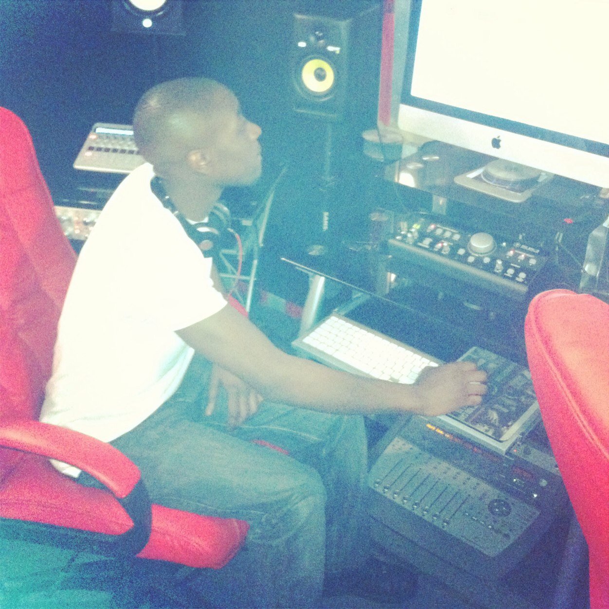 Engineer/ Musician/ Producer/. for booking  inquires: Marcmobeats@gmail.com #AllezOnYva