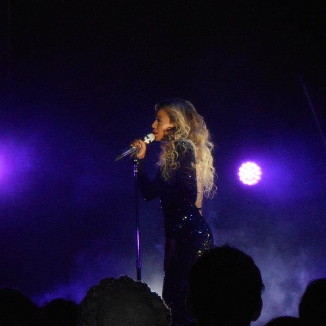 beyonce is my fav ; 11/3/14 best night of my life! 16 from ireland.. follow me and ill follow back x