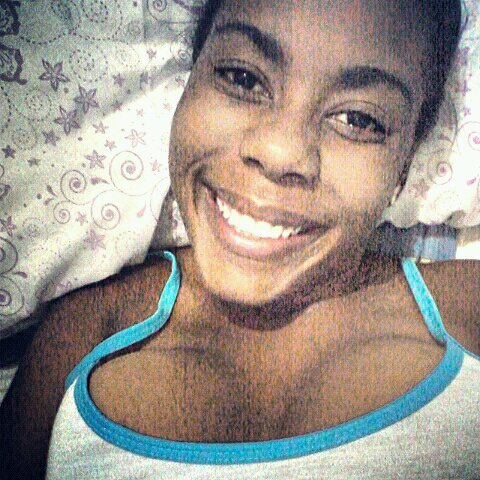 17, Solteira,  Aquariana, 06/02 , música, família, amigos, chocolate ♥  [:       whats: 16 9 9315-4051