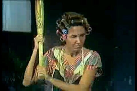 Sou Florinda Mezza, tenho um restaurante na esquina da vila... Tenho um filho tesouro o kiko... mas um dia me mudarei desta vila, e ficar livre de toda gentalha