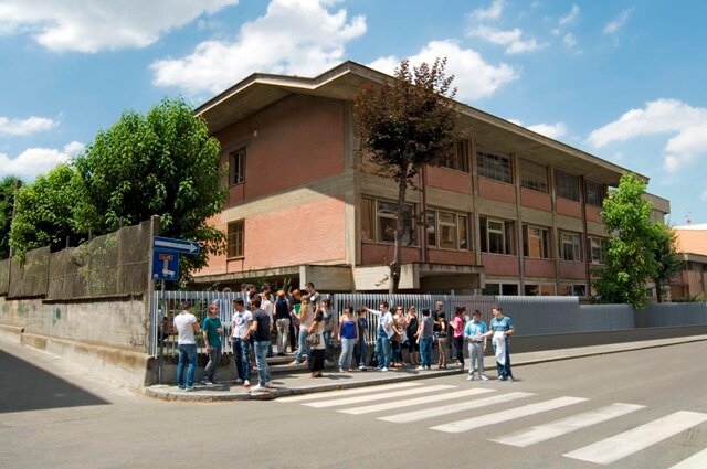 Fondato ne 1977 a Bologna, dall'anno scolastico 2018/2019 anche in Centro a Milano.