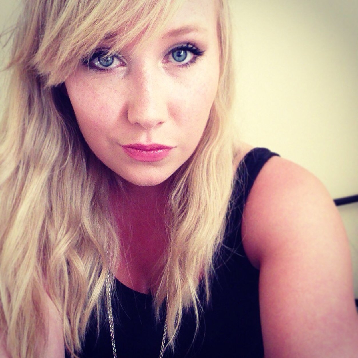 26. @ellieelliecouk Order Fulfillment Manager. Young Farmer, Horse Rider and Avocado Lover.