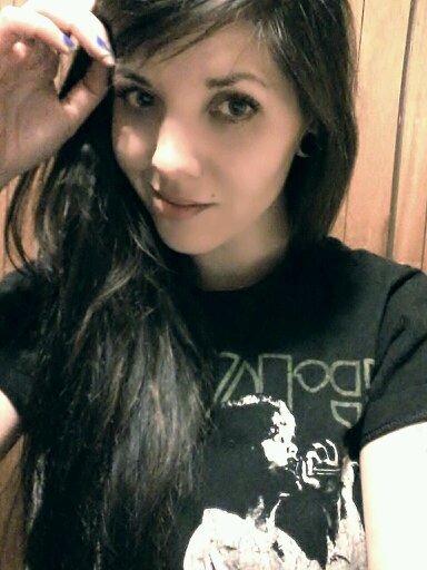 smoker/music lover/curse like a fucking  sailor/sarcastic/unloveable/complicated/day dreamer/denim/leather/fishnets/beardsss/artistic.
kik me the_erika_darling