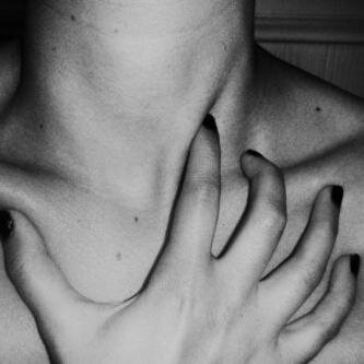 «Soy tu castigo, duermes con ella y sueñas conmigo.»