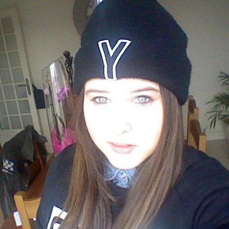 Petite fille innocente. Enfin presque... Skateuse, gameuse, danseuse  bref. (follow me, i follow back)