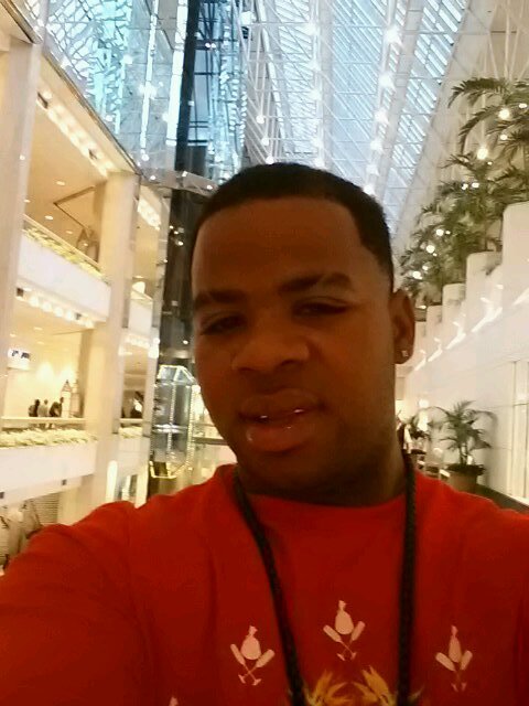 Ah Raining Artist from Baton Rouge Louisiana.  An ah family man also. God dirst Family second! Then errthang else goin fall in. #Mr.Get it oucha.