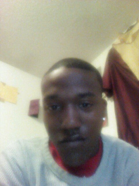 Jus a cool ass nigga... Dhat like to have fun... I live life to da fullest...