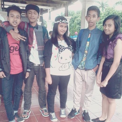 iki twitter lawas !! GAK usah di follow