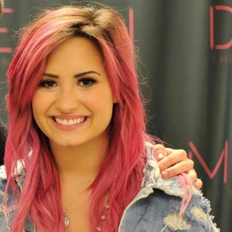 Follow @DemiNederland for Demi Lovato updates & tweets in Dutch!