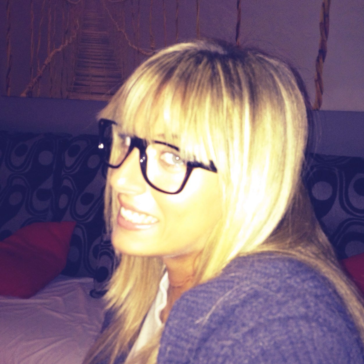 LoreBreak's profile picture. Vivir en las nubes no es malo, lo malo es bajar de ellas.☁ Break Beat, Retro & Electronic Music for life!! Irónica. Simpática selectiva y malagueña y exquisita.