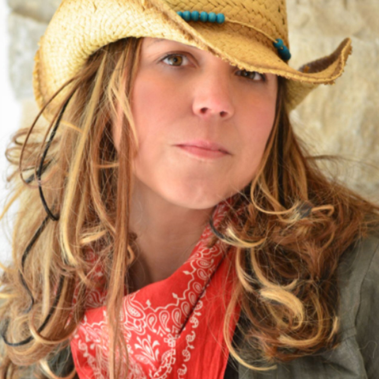#Singer/Songwriter #Musician #Starseed #fromouttheresomewhere Inspired by #LOVE *Here to lift your Vibration. #Passionate about #children #animals #world