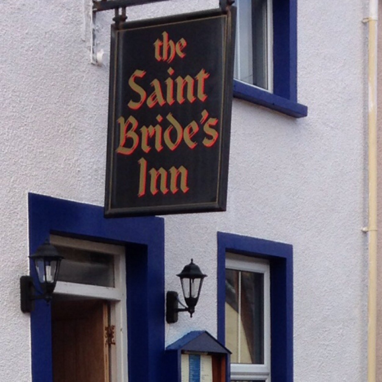 Saint Brides Inn,Little Haven Pembs.Cosy pub by the sea, good food, Welsh ales, owned by Malcolm, Viv and Andrew. Lifeboat supporters. 01437781266