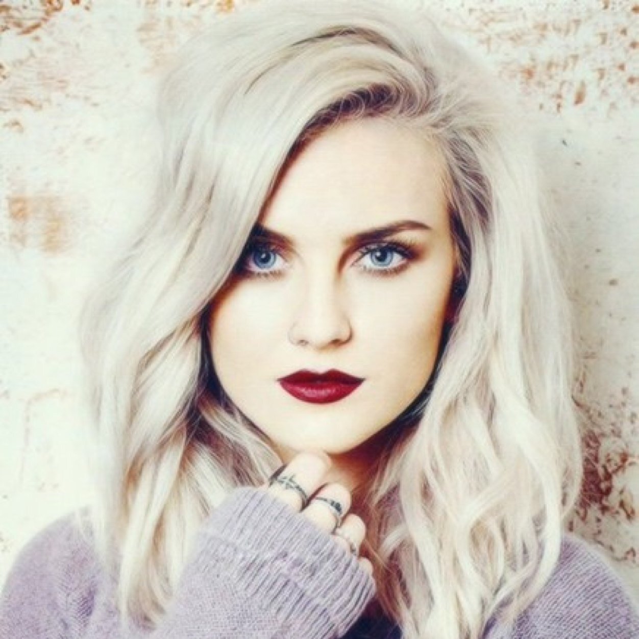 Follow @PerrieEOffic_LM