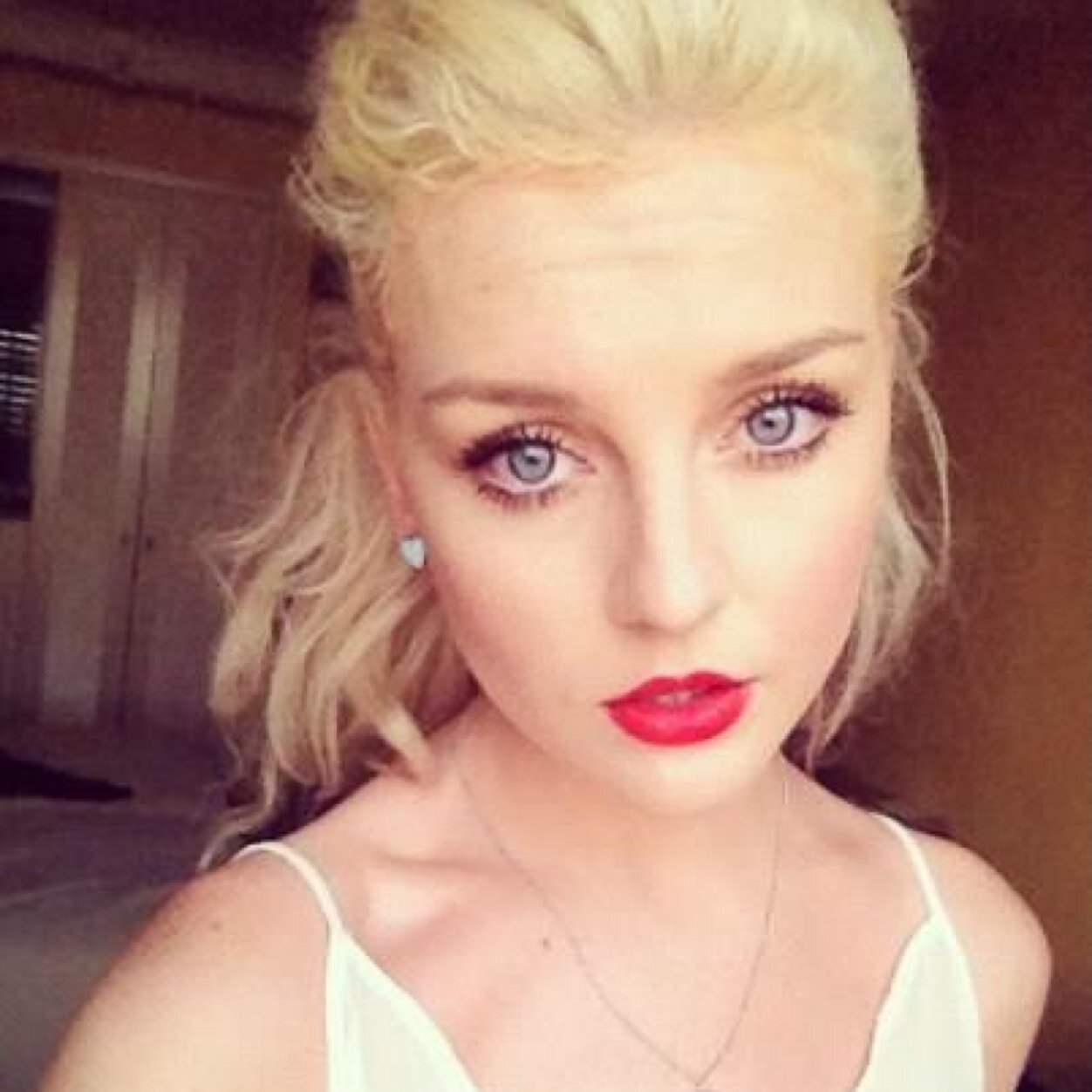 Hi! I'm Perrie Edwards from Little Mix :) ♥ xx