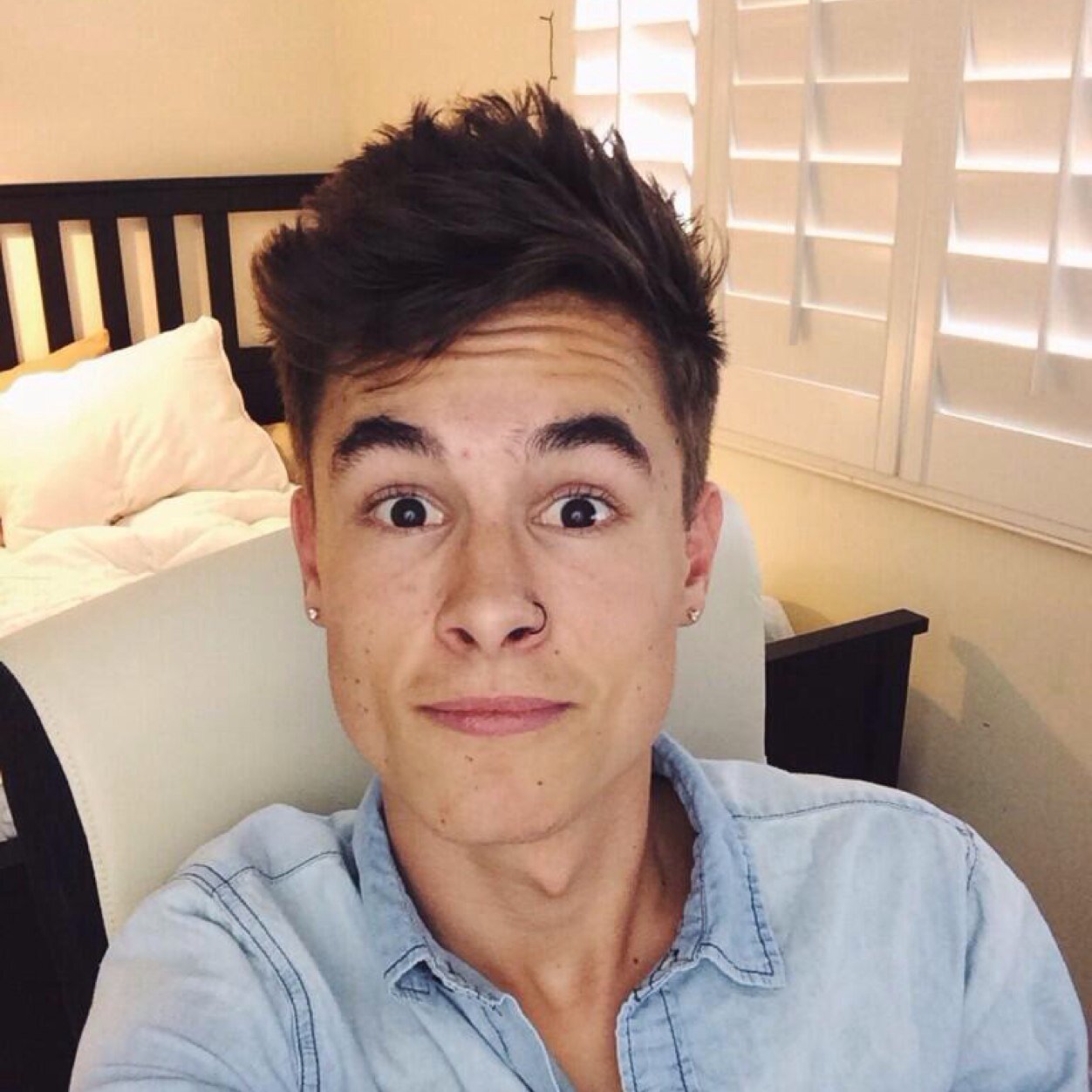 Kian Lawley.18.Single.Awkward.Weird.Anti-Social.Bisexual