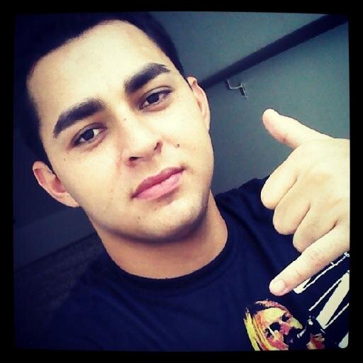 21 anos , São Paulino♥, frenético por Tecnologia, Esportes, Amigos, MULHERES, talvez um bom amante, alcoólatra sempre que possível..!!..Feliz acima de tudo!!!