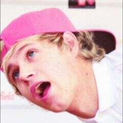 Follow me on @Larryboyfriend ! - Sígueme en @Larryboyfriend !