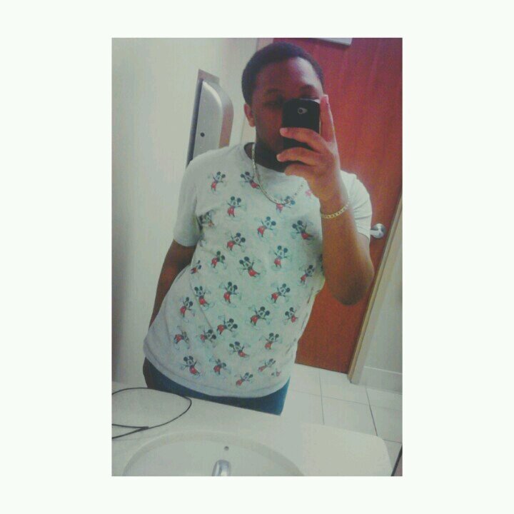 Boring Teenager With A Blog                                                                Kik: Cali_boiswag