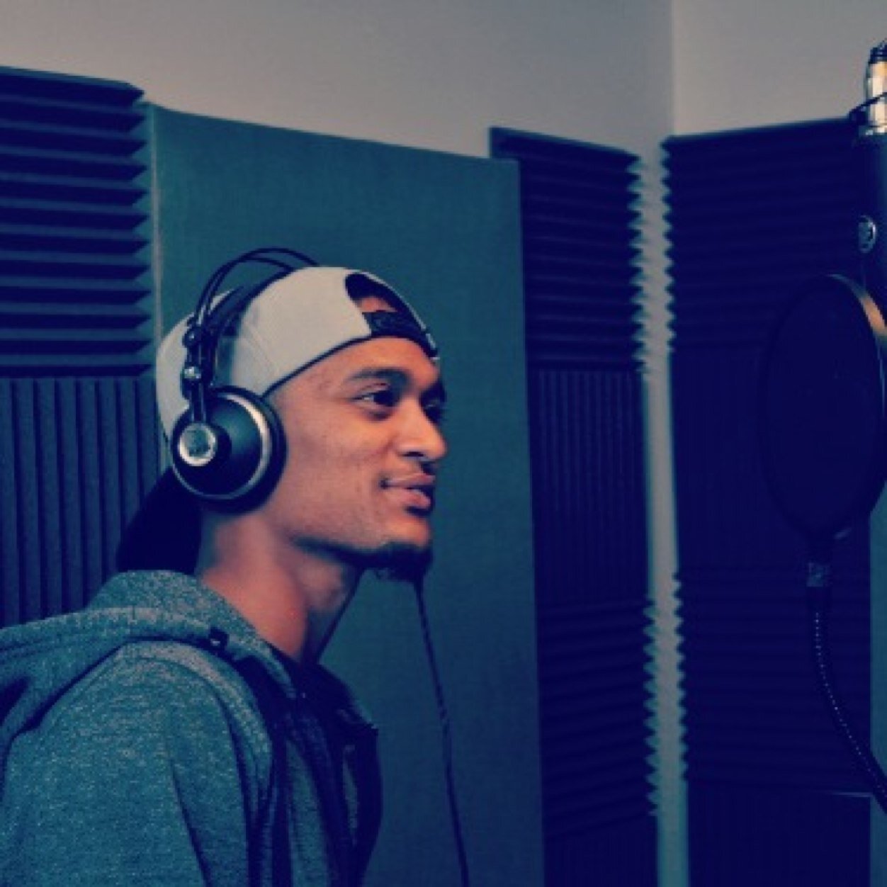 Fios_@live.caSongWriterEmcee  http://t.co/SSubyHXlQU #FIOSO @MostHatedTO #MostHAted  @aerdeen