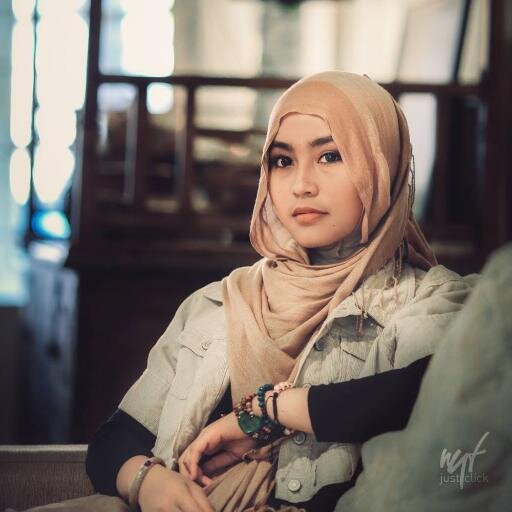 Seorang akhwat (hamba Allah) yang hidup semata demi mencari ridho-Nya ^^