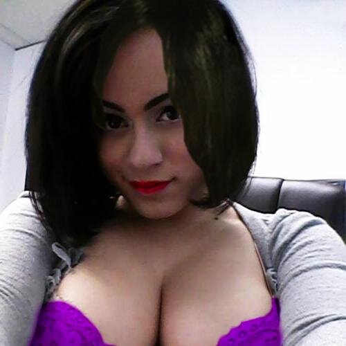 What's up guys? I'm a very nice girl that is a freak in bed, love to talk about sex so most of my tweets will be about sex and the artwork that i create.